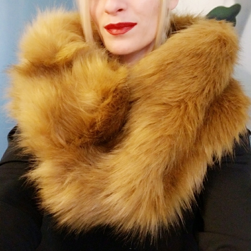 OVERSIZED FAUX FUR INFINITY SCARF - Picture 2 of 3
